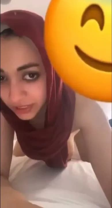Hijabi light-skinned girl takes white cock on bed